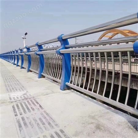 河道桥梁防撞护栏 方管造型 H型 三道四道横梁 防撞性能好 全国安装